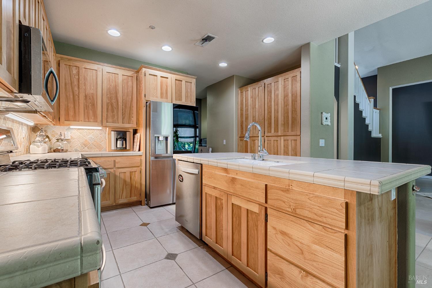 Detail Gallery Image 11 of 45 For 312 Cottage Ct, Cloverdale,  CA 95425 - 4 Beds | 3 Baths