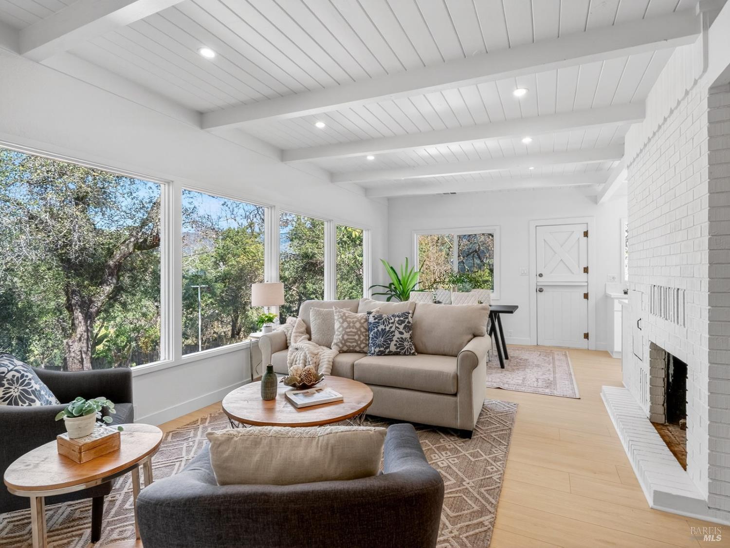 Detail Gallery Image 3 of 44 For 611 Lake St, Cloverdale,  CA 95425 - 3 Beds | 2 Baths