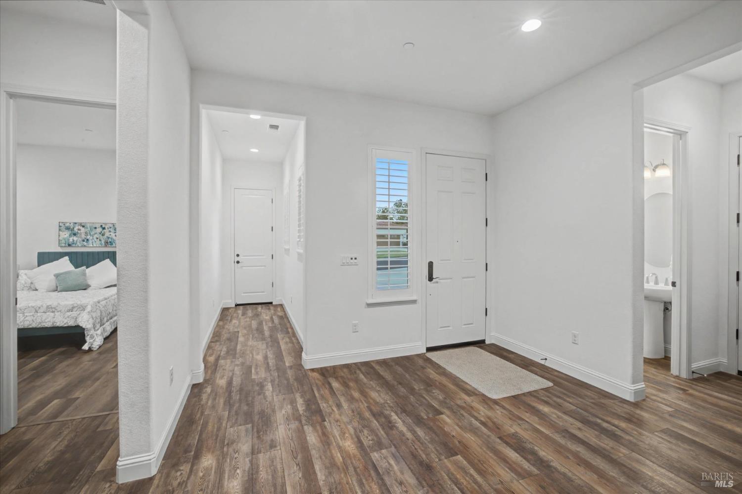 Detail Gallery Image 6 of 67 For 6006 Peacock Ct, Vacaville,  CA 95688 - 3 Beds | 3/1 Baths