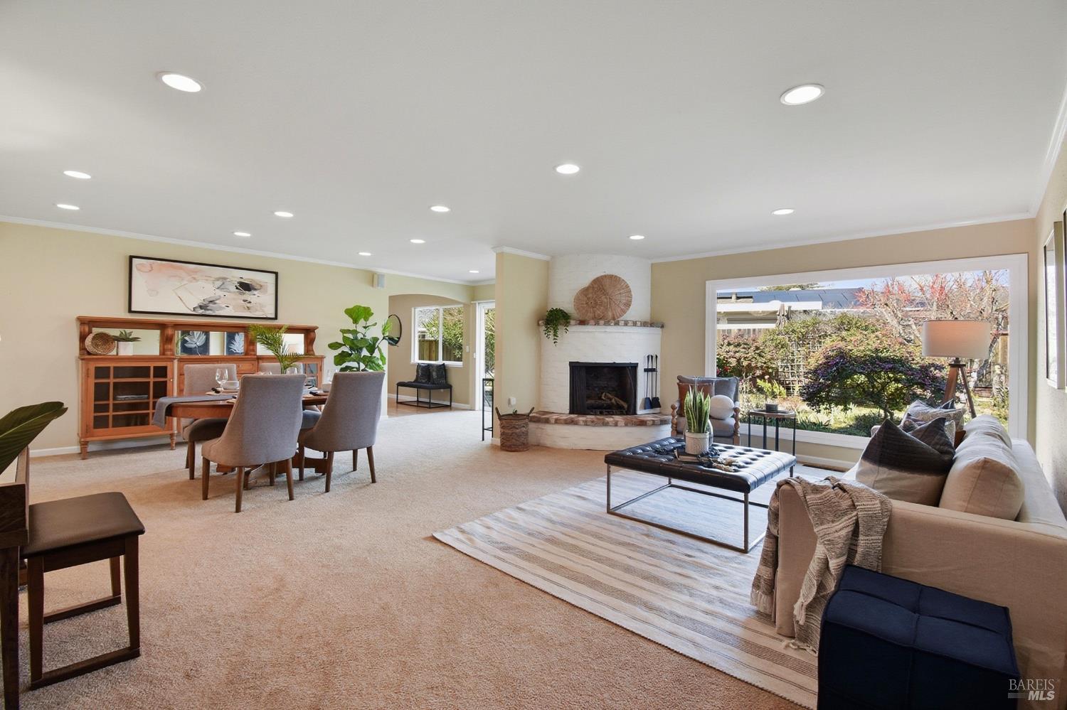 Detail Gallery Image 6 of 33 For 269 Mockingbird Cir, Santa Rosa,  CA 95409 - 2 Beds | 2 Baths