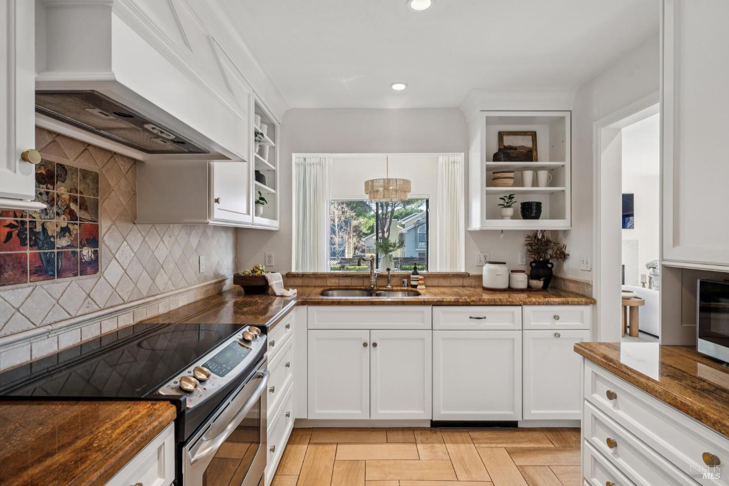 Detail Gallery Image 13 of 45 For 115 Eucalyptus Knoll St, Mill Valley,  CA 94941 - 2 Beds | 2 Baths