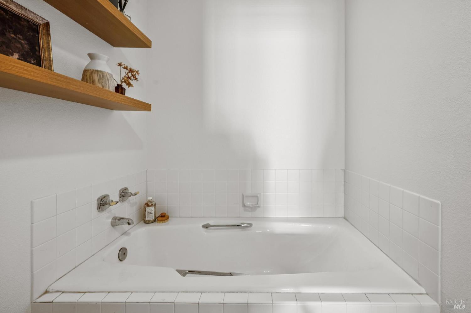 Detail Gallery Image 24 of 45 For 115 Eucalyptus Knoll St, Mill Valley,  CA 94941 - 2 Beds | 2 Baths