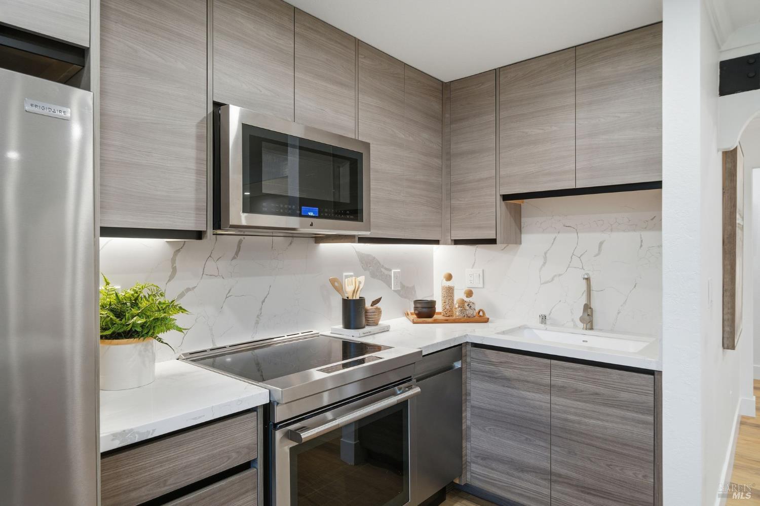 Detail Gallery Image 13 of 38 For 116 Stanford Way, Sausalito,  CA 94965 - 1 Beds | 1 Baths