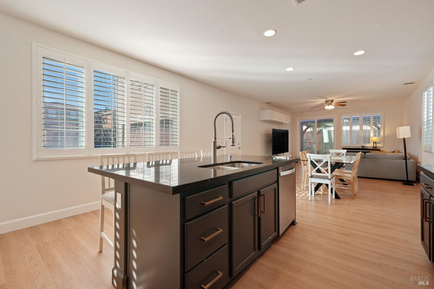 Detail Gallery Image 6 of 30 For 615 Sitka Dr, Vacaville,  CA 95687 - 3 Beds | 2/1 Baths