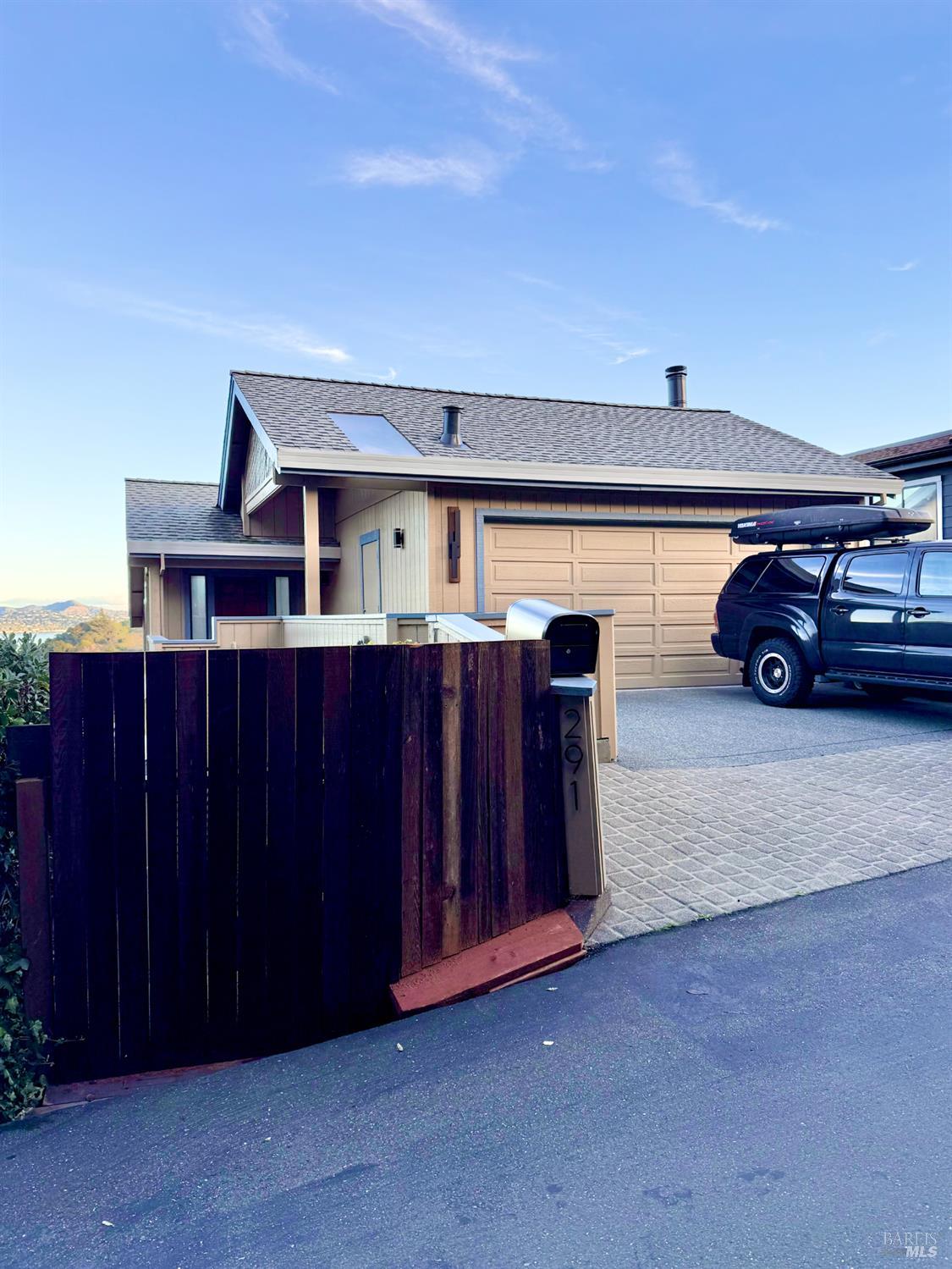 Detail Gallery Image 2 of 20 For 291 Greene St, Mill Valley,  CA 94941 - 3 Beds | 2/1 Baths