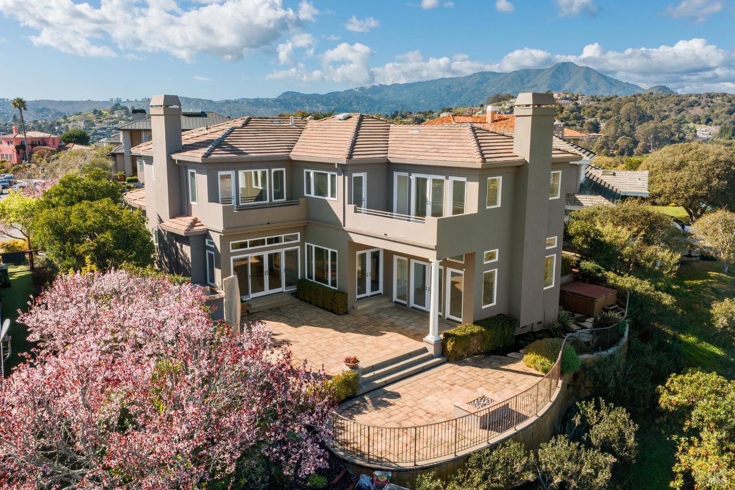Detail Gallery Image 2 of 74 For 23 Cecilia Ct, Tiburon,  CA 94920 - 5 Beds | 4 Baths