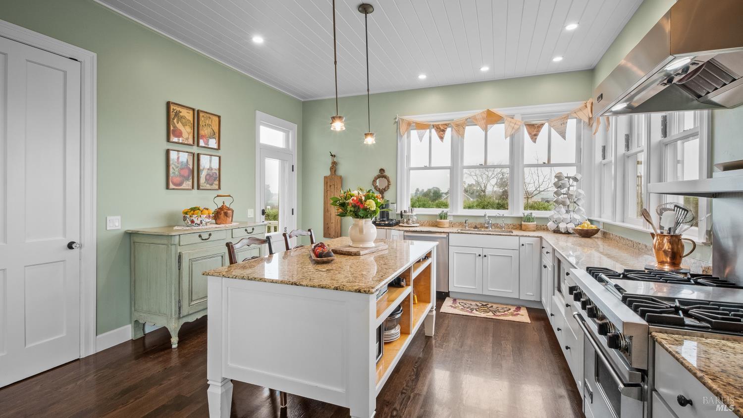 Detail Gallery Image 15 of 98 For 1170 Bayview Ave, Napa,  CA 94559 - 3 Beds | 2 Baths