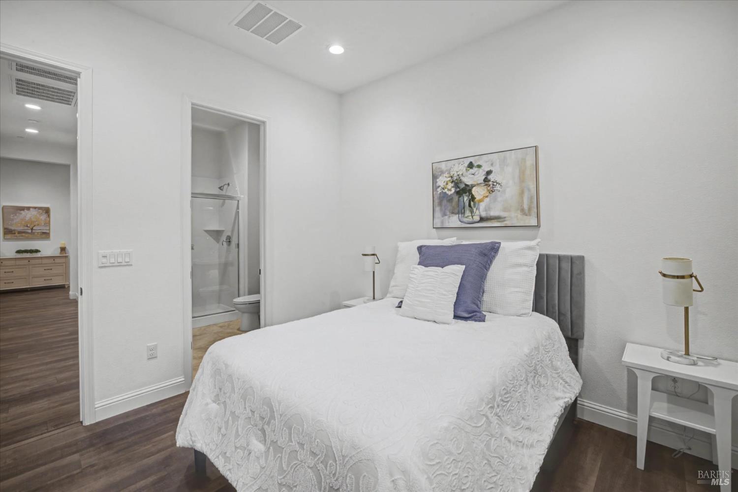 Detail Gallery Image 25 of 67 For 6006 Peacock Ct, Vacaville,  CA 95688 - 3 Beds | 3/1 Baths