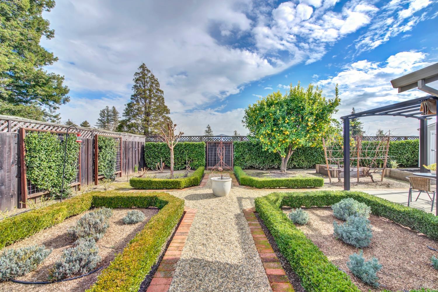 Detail Gallery Image 25 of 39 For 3654 Diablo St, Napa,  CA 94558 - 3 Beds | 2 Baths