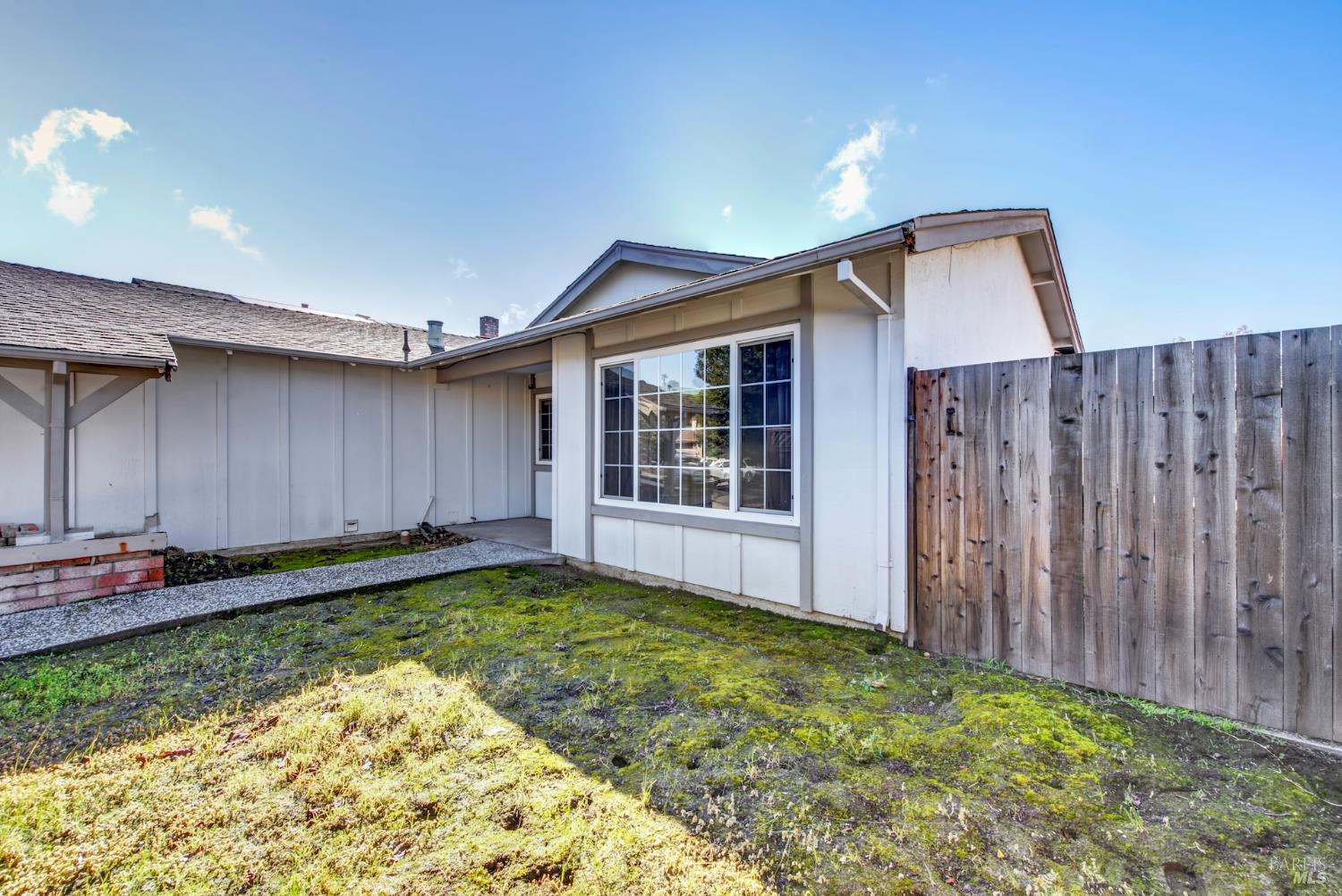 Detail Gallery Image 10 of 65 For 1212 Stirling Dr, Rodeo,  CA 94572 - 4 Beds | 2 Baths