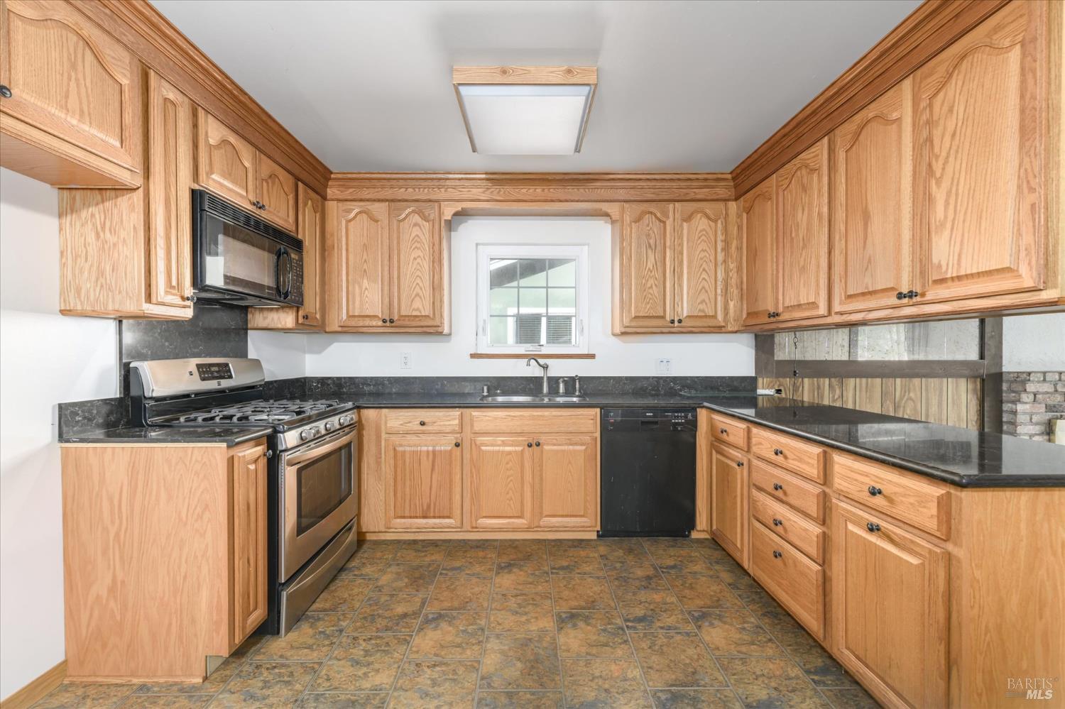 Detail Gallery Image 8 of 25 For 2430 Yajome St, Napa,  CA 94558 - 3 Beds | 2 Baths