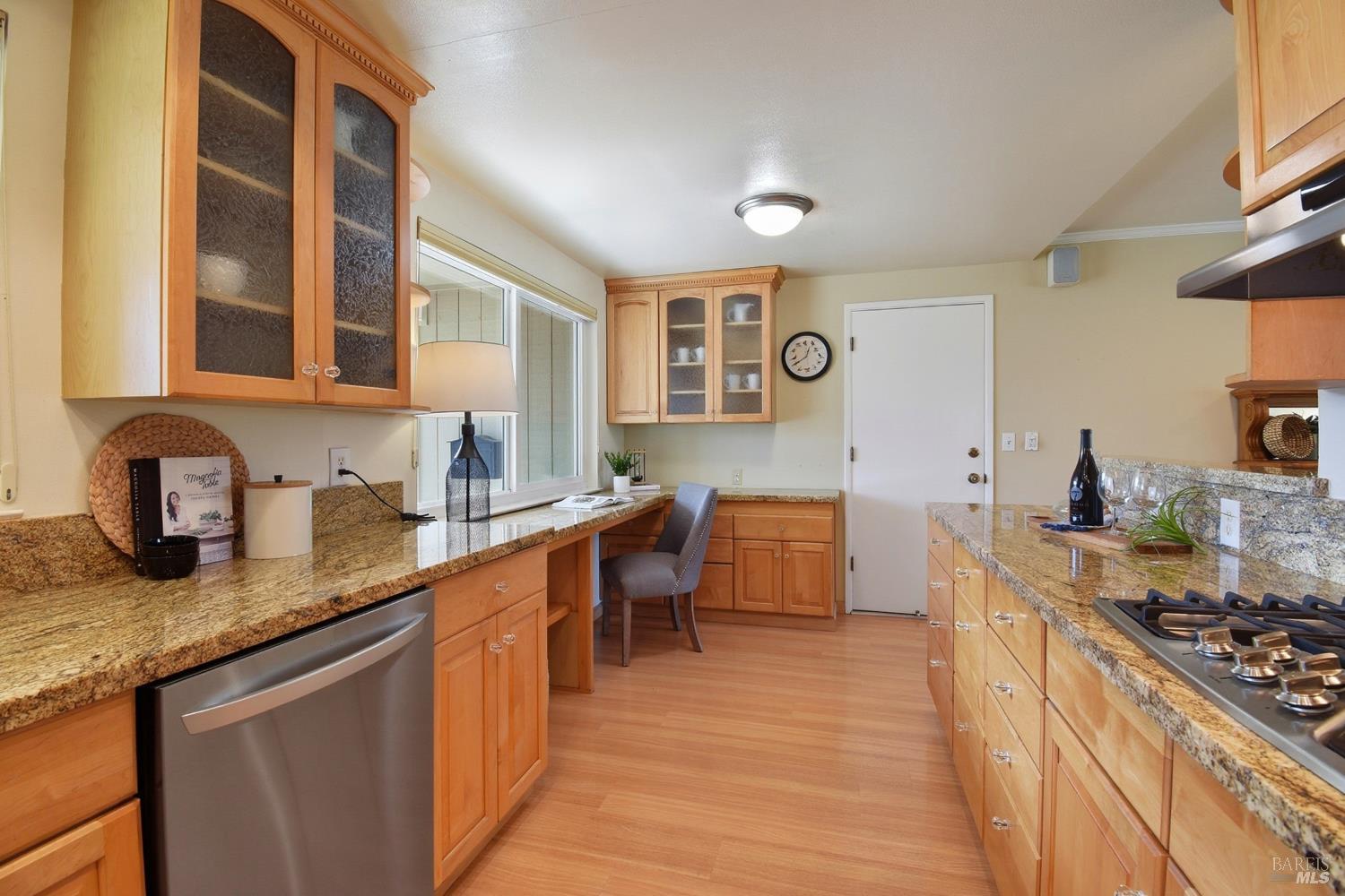 Detail Gallery Image 14 of 33 For 269 Mockingbird Cir, Santa Rosa,  CA 95409 - 2 Beds | 2 Baths