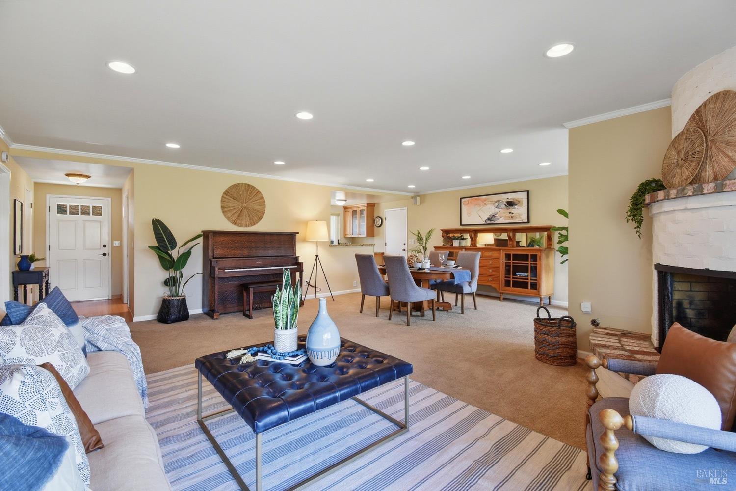 Detail Gallery Image 5 of 33 For 269 Mockingbird Cir, Santa Rosa,  CA 95409 - 2 Beds | 2 Baths