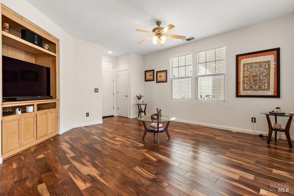 Detail Gallery Image 7 of 39 For 8128 Carlisle Way, Vallejo,  CA 94591 - 3 Beds | 2/1 Baths