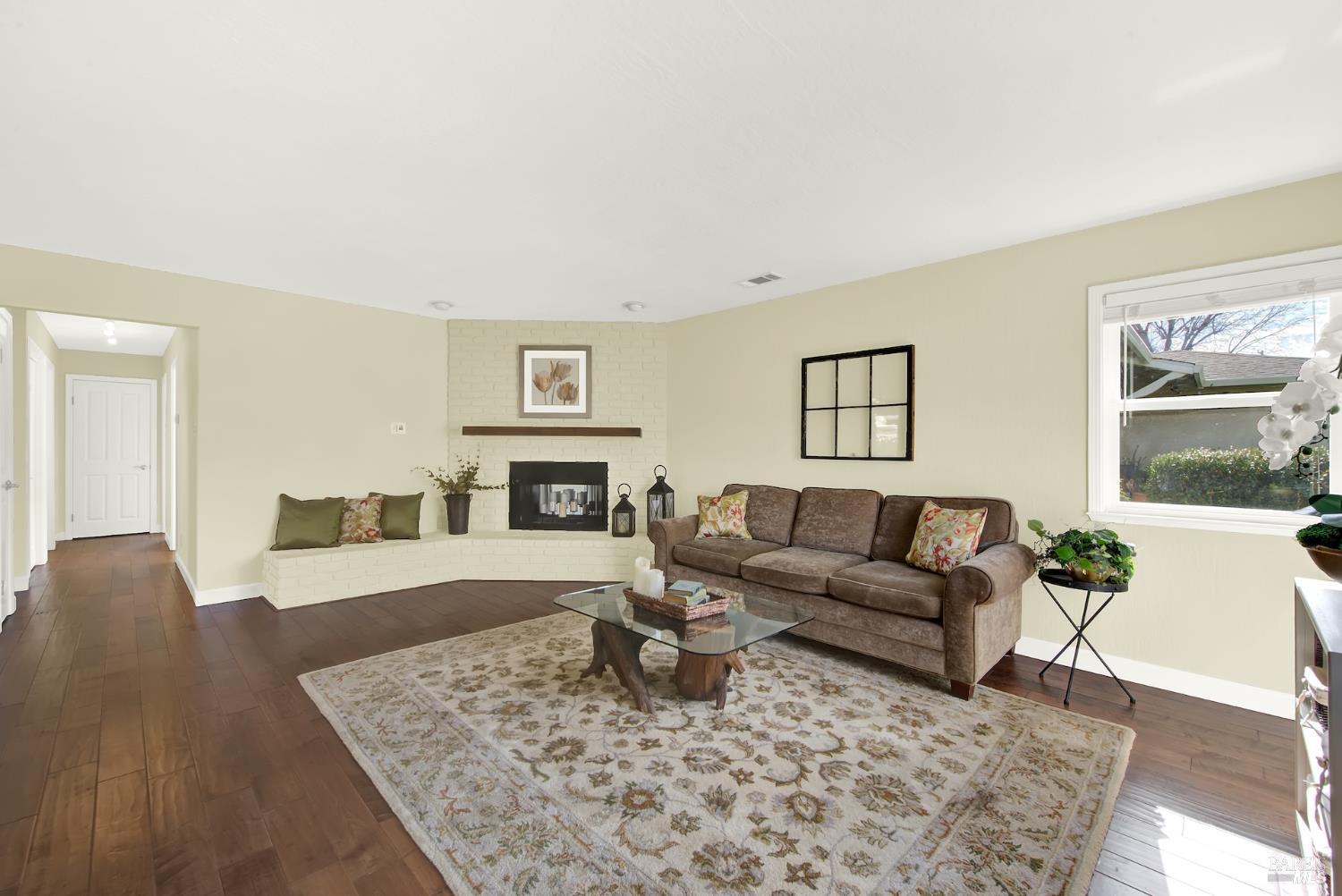 Detail Gallery Image 4 of 39 For 3654 Diablo St, Napa,  CA 94558 - 3 Beds | 2 Baths