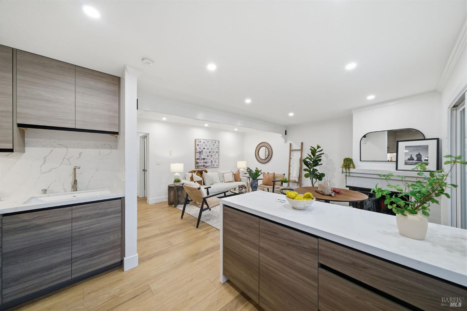 Detail Gallery Image 10 of 38 For 116 Stanford Way, Sausalito,  CA 94965 - 1 Beds | 1 Baths