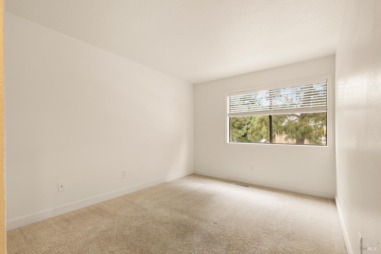 Detail Gallery Image 21 of 26 For 299 Shasta Dr #14,  Vacaville,  CA 95687 - 3 Beds | 2/1 Baths