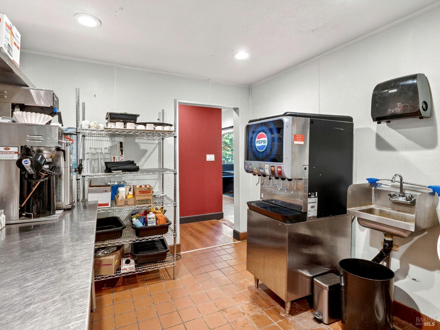 Detail Gallery Image 41 of 91 For 16451 Golf Rd, Cobb,  CA 95426 - 2 Beds | 1 Baths