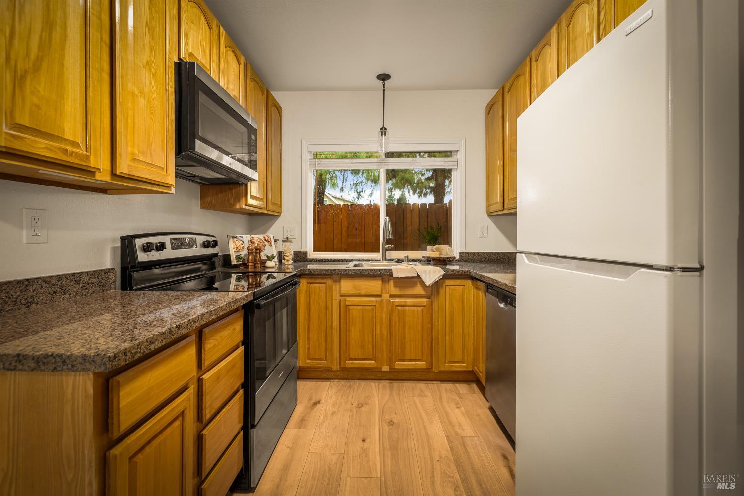 Detail Gallery Image 9 of 26 For 299 Shasta Dr #14,  Vacaville,  CA 95687 - 3 Beds | 2/1 Baths