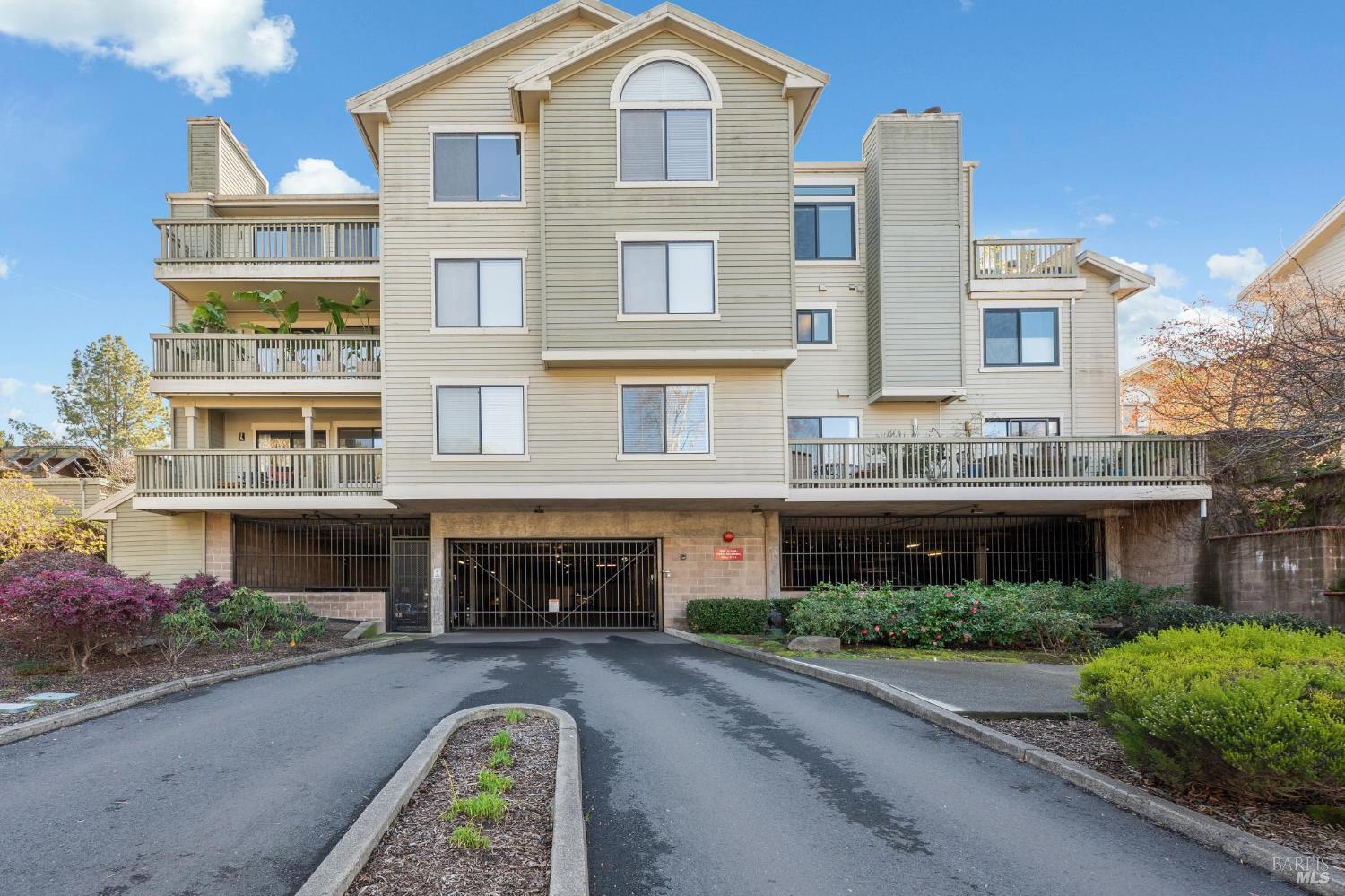 Detail Gallery Image 33 of 45 For 115 Eucalyptus Knoll St, Mill Valley,  CA 94941 - 2 Beds | 2 Baths