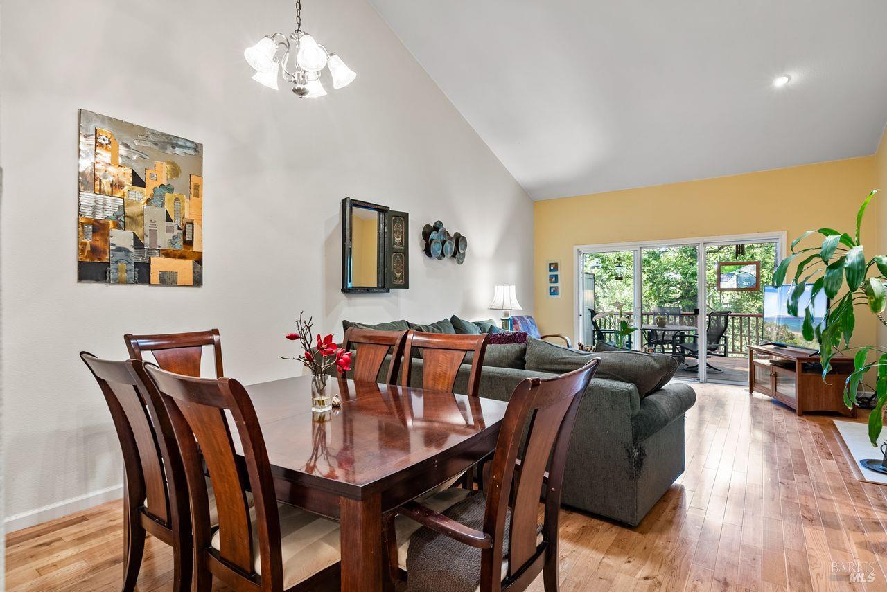 Detail Gallery Image 11 of 42 For 1011 Oak Mesa Dr, Santa Rosa,  CA 95409 - 2 Beds | 2 Baths