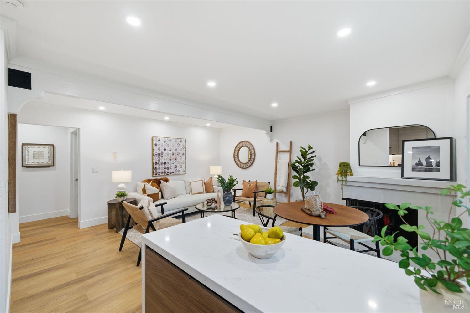 Detail Gallery Image 9 of 38 For 116 Stanford Way, Sausalito,  CA 94965 - 1 Beds | 1 Baths