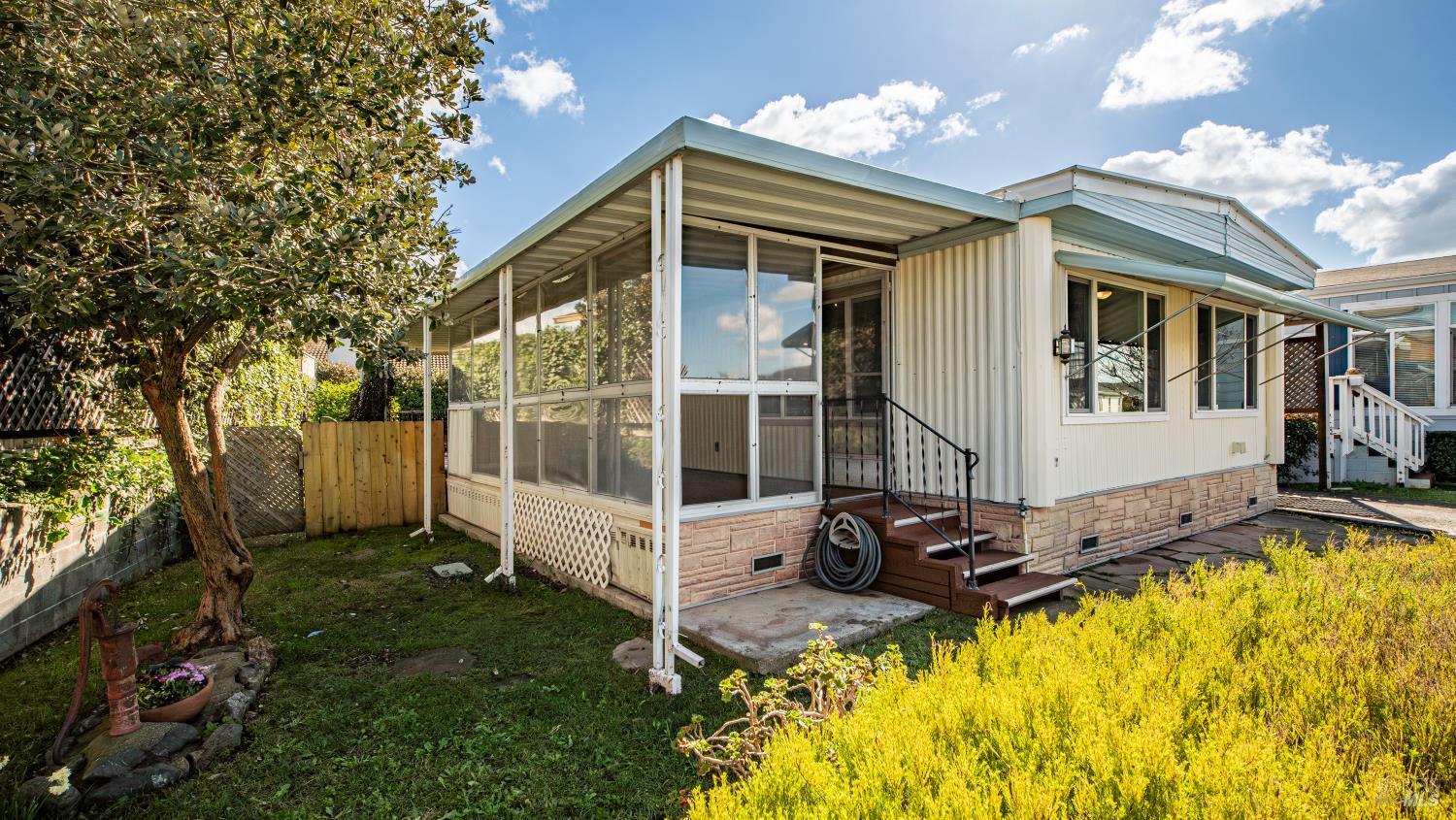 Detail Gallery Image 5 of 43 For 148 Oakwood Dr, Petaluma,  CA 94954 - 2 Beds | 1 Baths