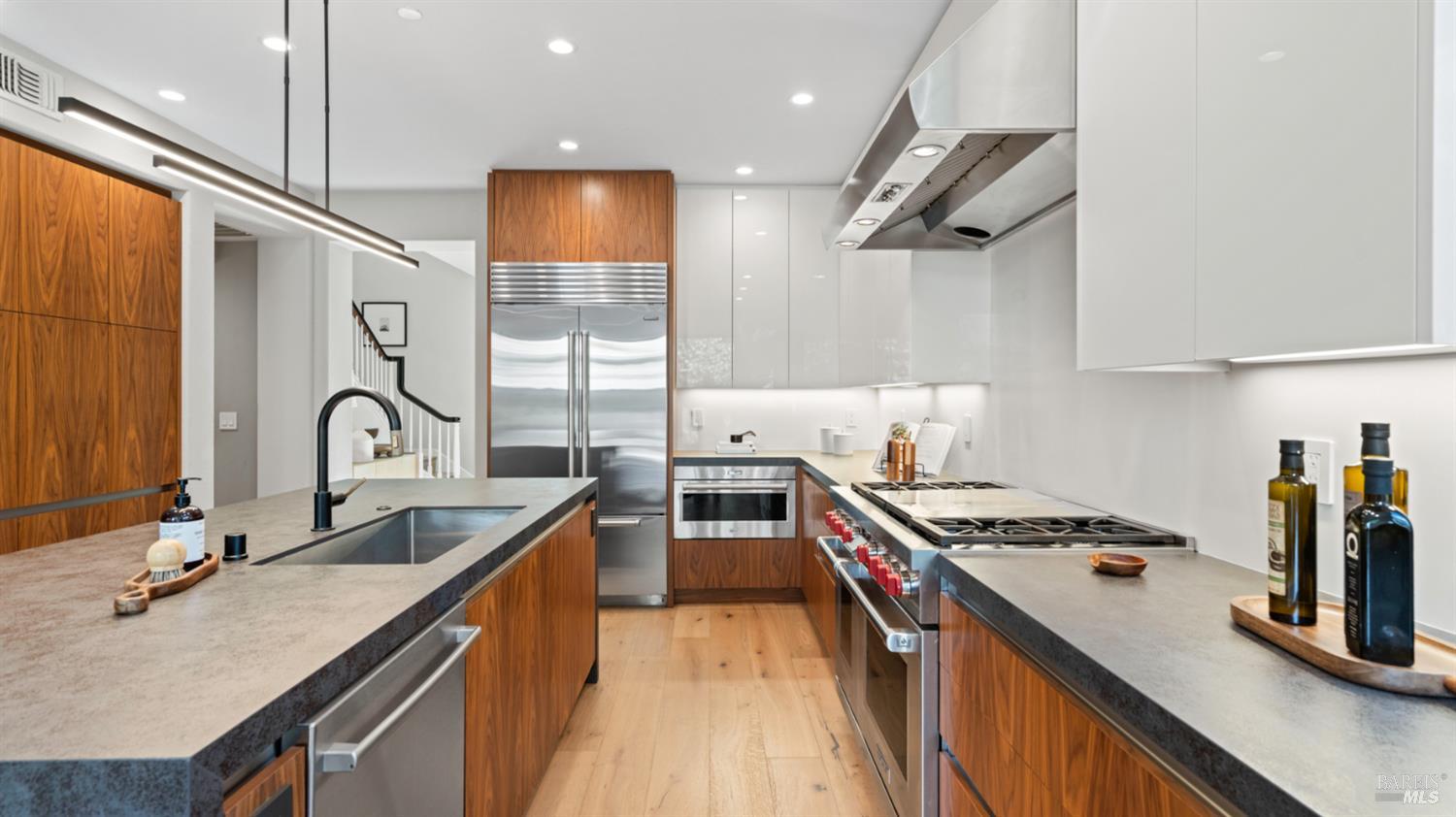 Detail Gallery Image 22 of 74 For 92 Oak Grove Dr, Novato,  CA 94949 - 4 Beds | 3 Baths