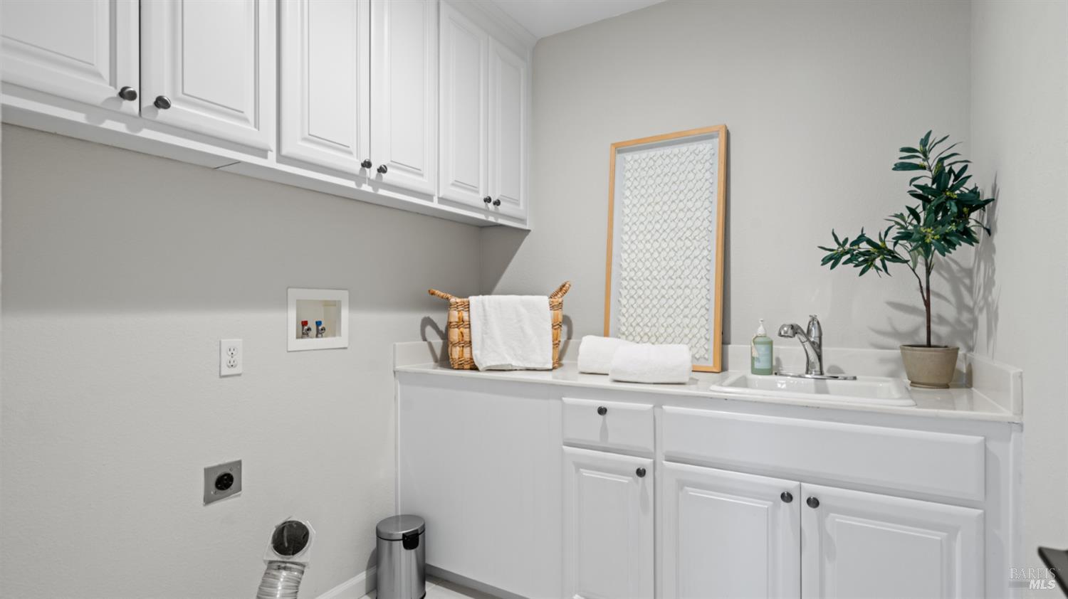 Detail Gallery Image 46 of 74 For 92 Oak Grove Dr, Novato,  CA 94949 - 4 Beds | 3 Baths