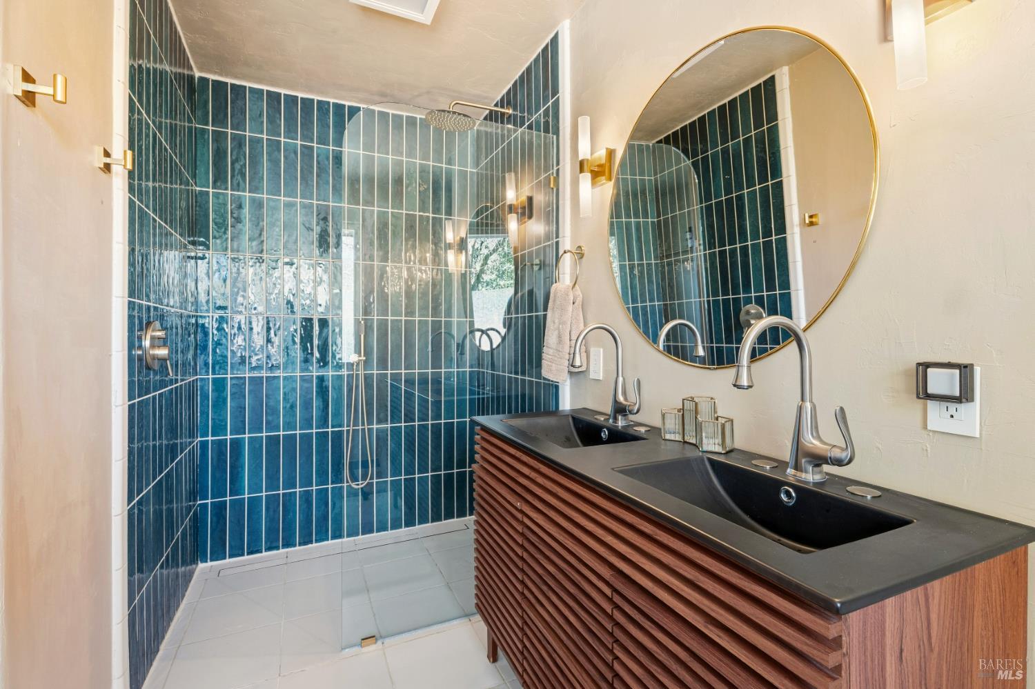 Detail Gallery Image 10 of 30 For 185 Grace Ct, Cloverdale,  CA 95425 - 3 Beds | 2 Baths