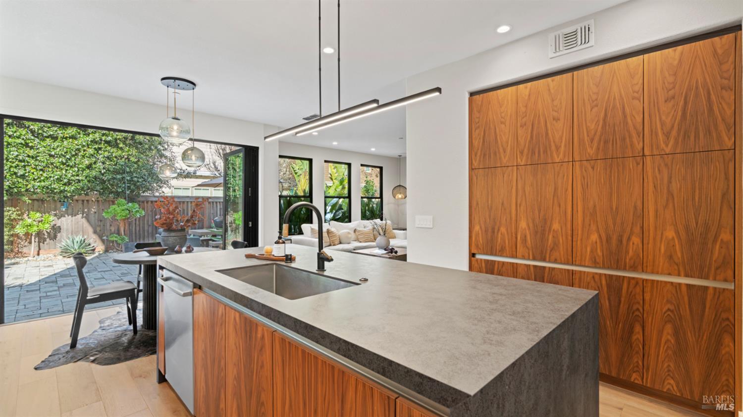 Detail Gallery Image 24 of 74 For 92 Oak Grove Dr, Novato,  CA 94949 - 4 Beds | 3 Baths