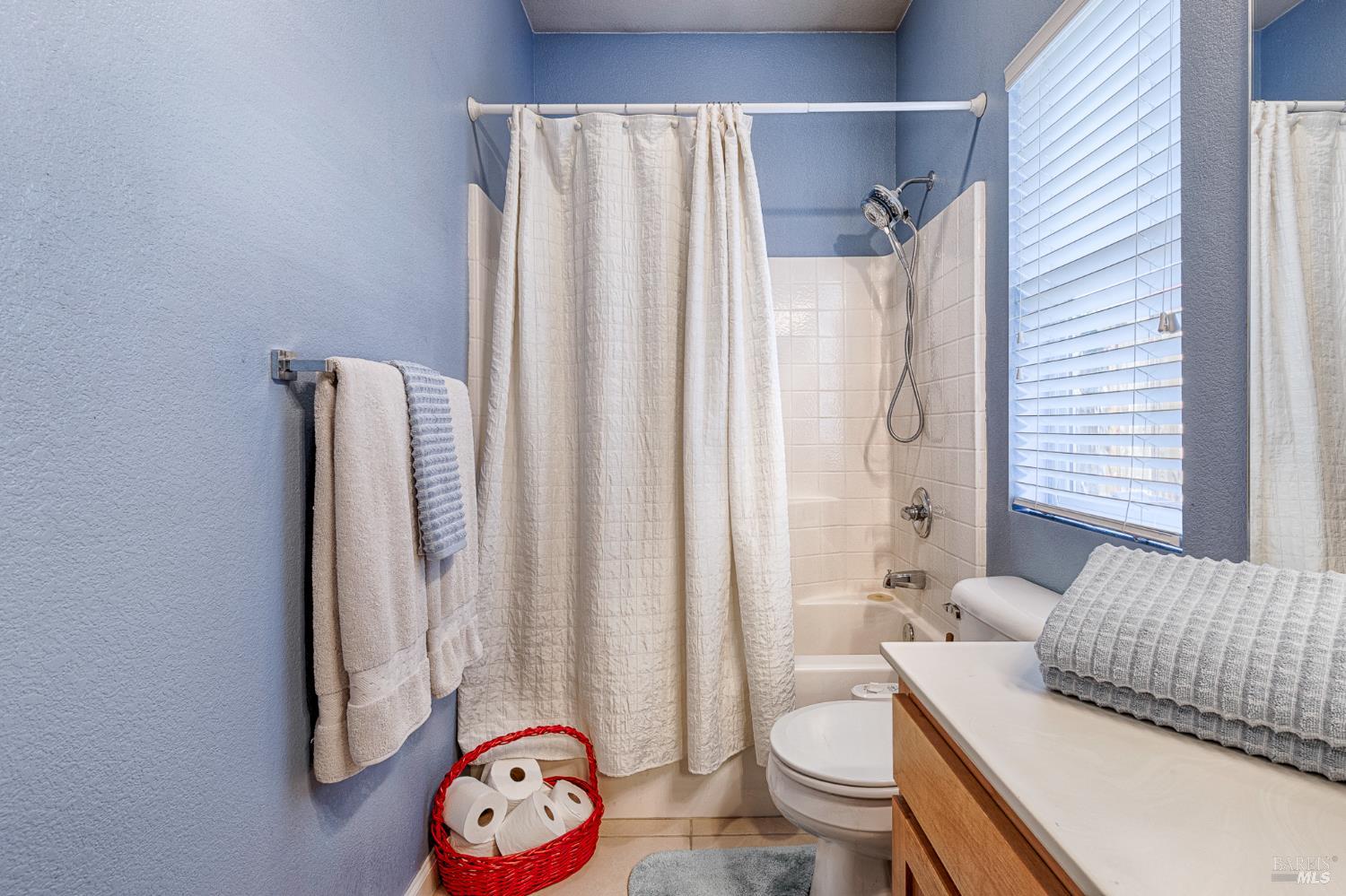 Detail Gallery Image 15 of 45 For 312 Cottage Ct, Cloverdale,  CA 95425 - 4 Beds | 3 Baths