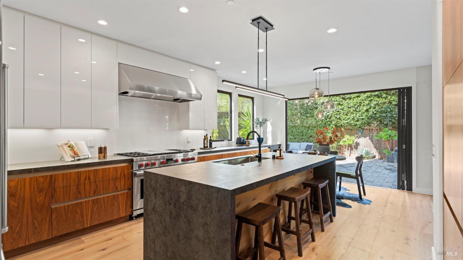 Detail Gallery Image 4 of 74 For 92 Oak Grove Dr, Novato,  CA 94949 - 4 Beds | 3 Baths