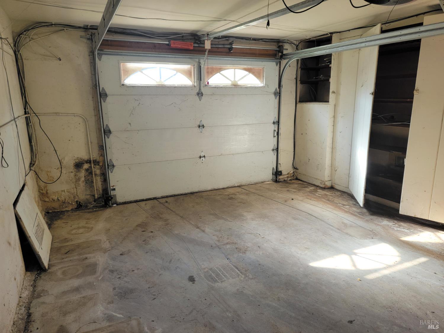 Detail Gallery Image 7 of 10 For 9500 Golf Links Rd, Oakland,  CA 94605 - 2 Beds | 1 Baths