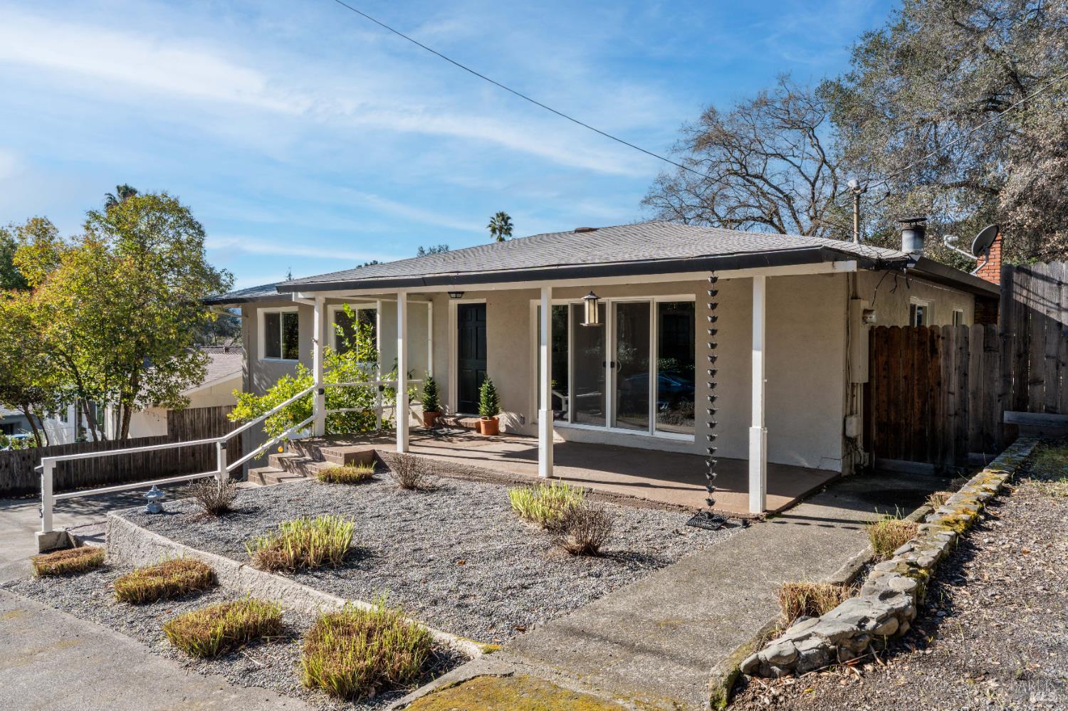 Detail Gallery Image 3 of 30 For 185 Grace Ct, Cloverdale,  CA 95425 - 3 Beds | 2 Baths