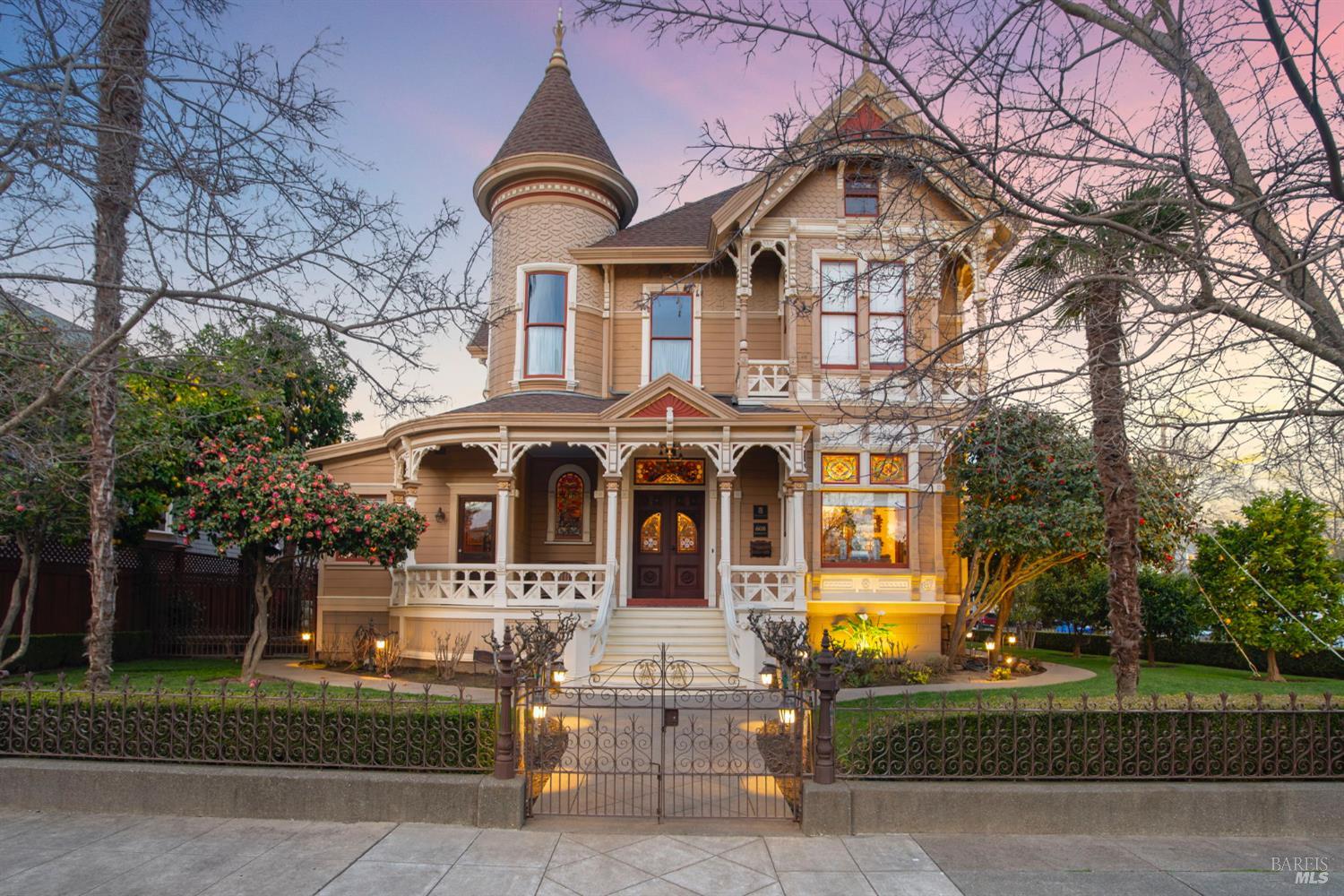 Detail Gallery Image 3 of 77 For 608 Randolph St, Napa,  CA 94559 - 3 Beds | 3/3 Baths