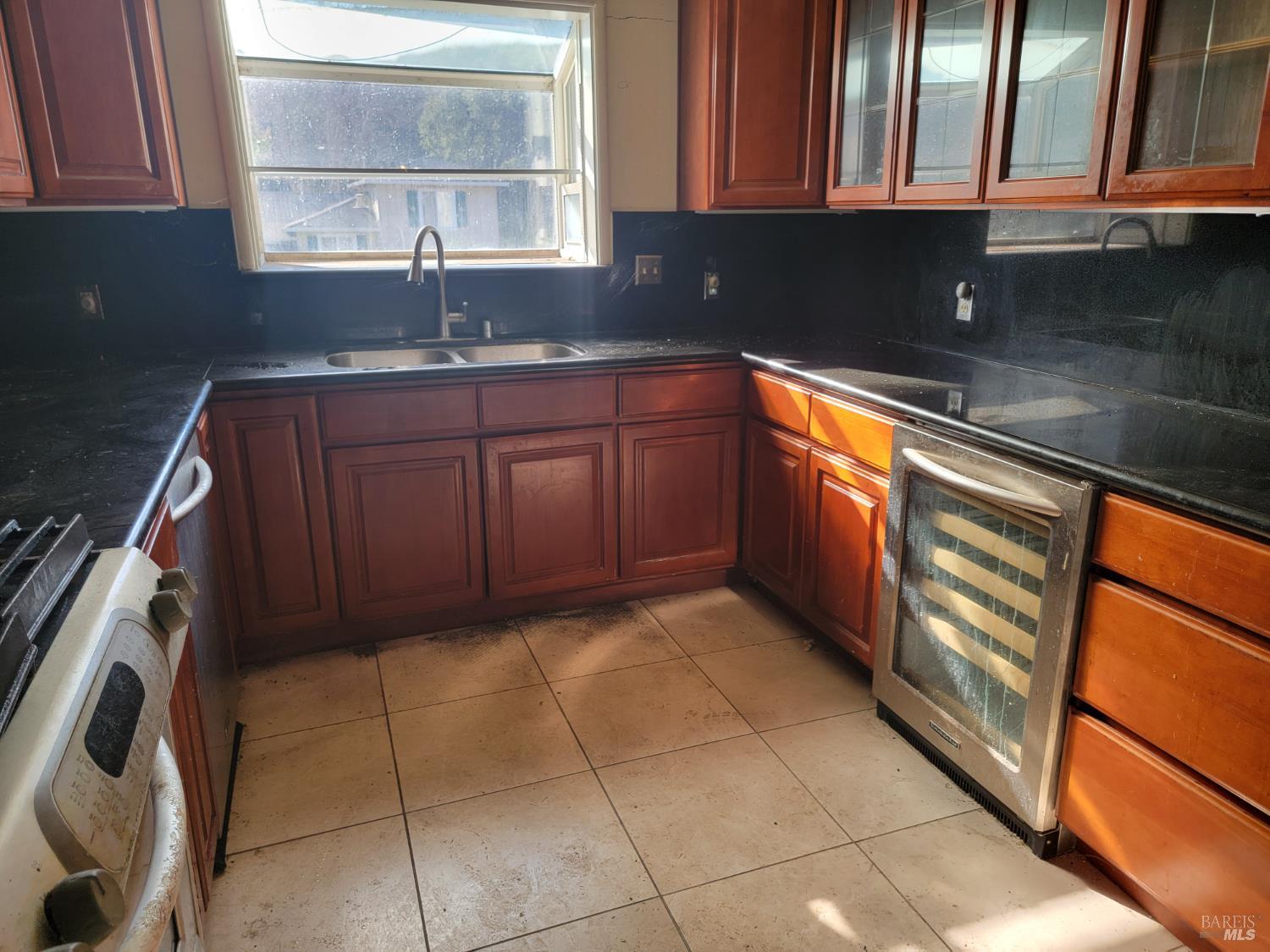 Detail Gallery Image 8 of 10 For 9500 Golf Links Rd, Oakland,  CA 94605 - 2 Beds | 1 Baths