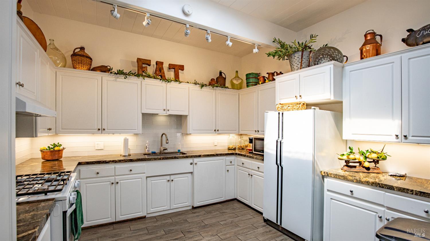 Detail Gallery Image 39 of 43 For 148 Oakwood Dr, Petaluma,  CA 94954 - 2 Beds | 1 Baths