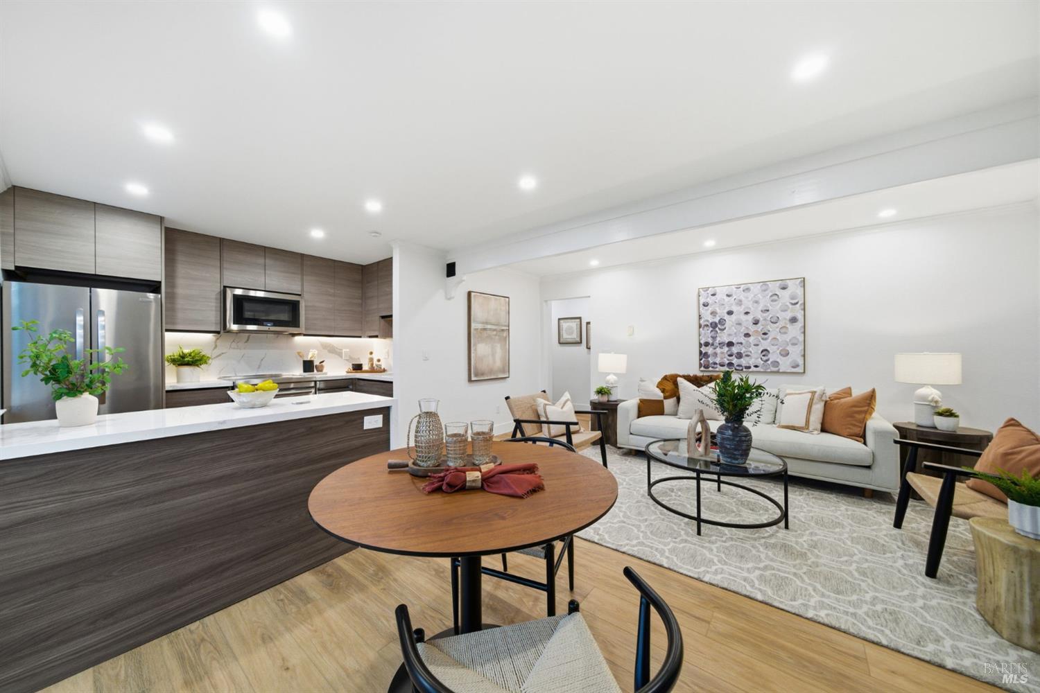 Detail Gallery Image 2 of 38 For 116 Stanford Way, Sausalito,  CA 94965 - 1 Beds | 1 Baths