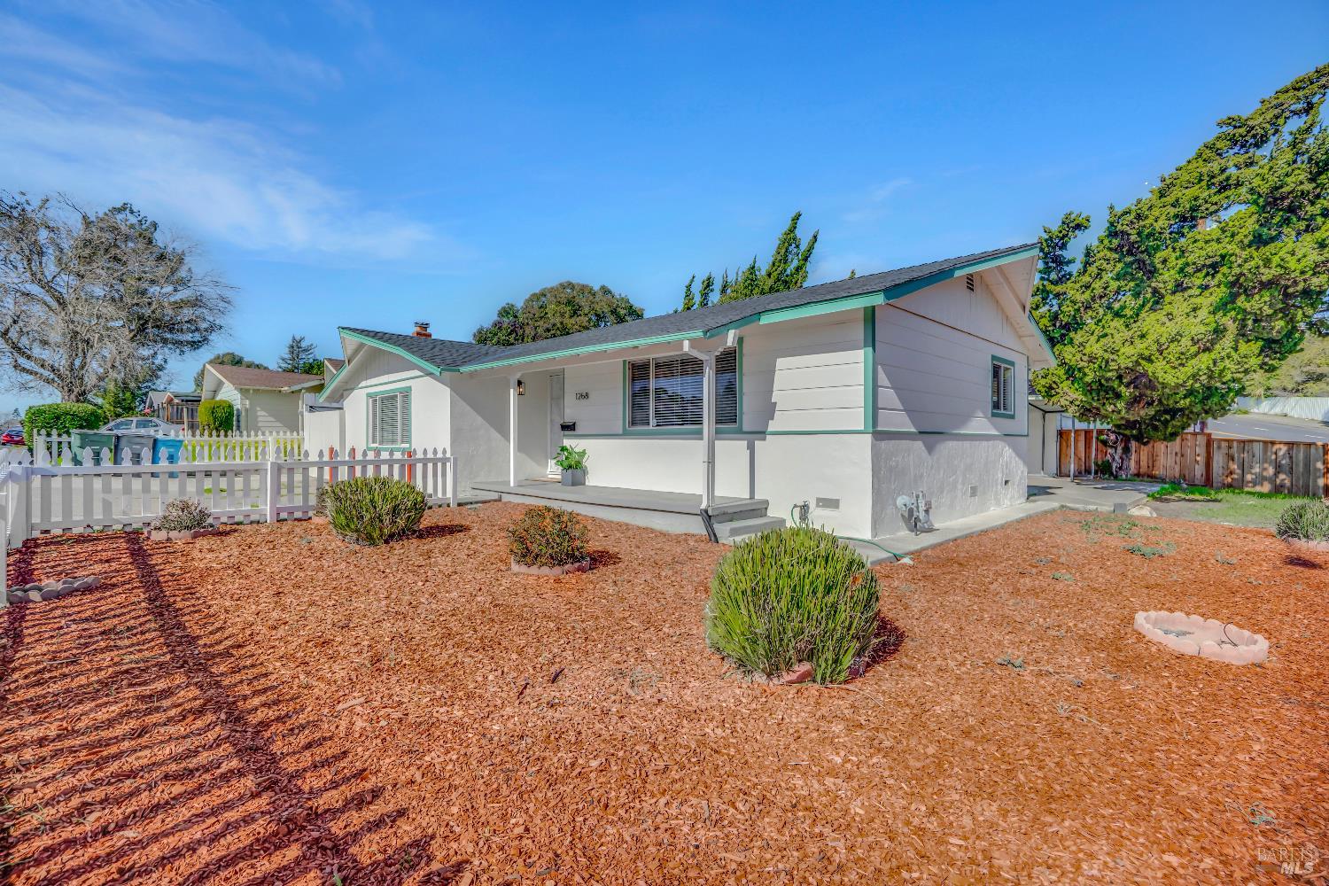 Detail Gallery Image 2 of 27 For 1268 Sereno Dr, Vallejo,  CA 94589 - 3 Beds | 2 Baths