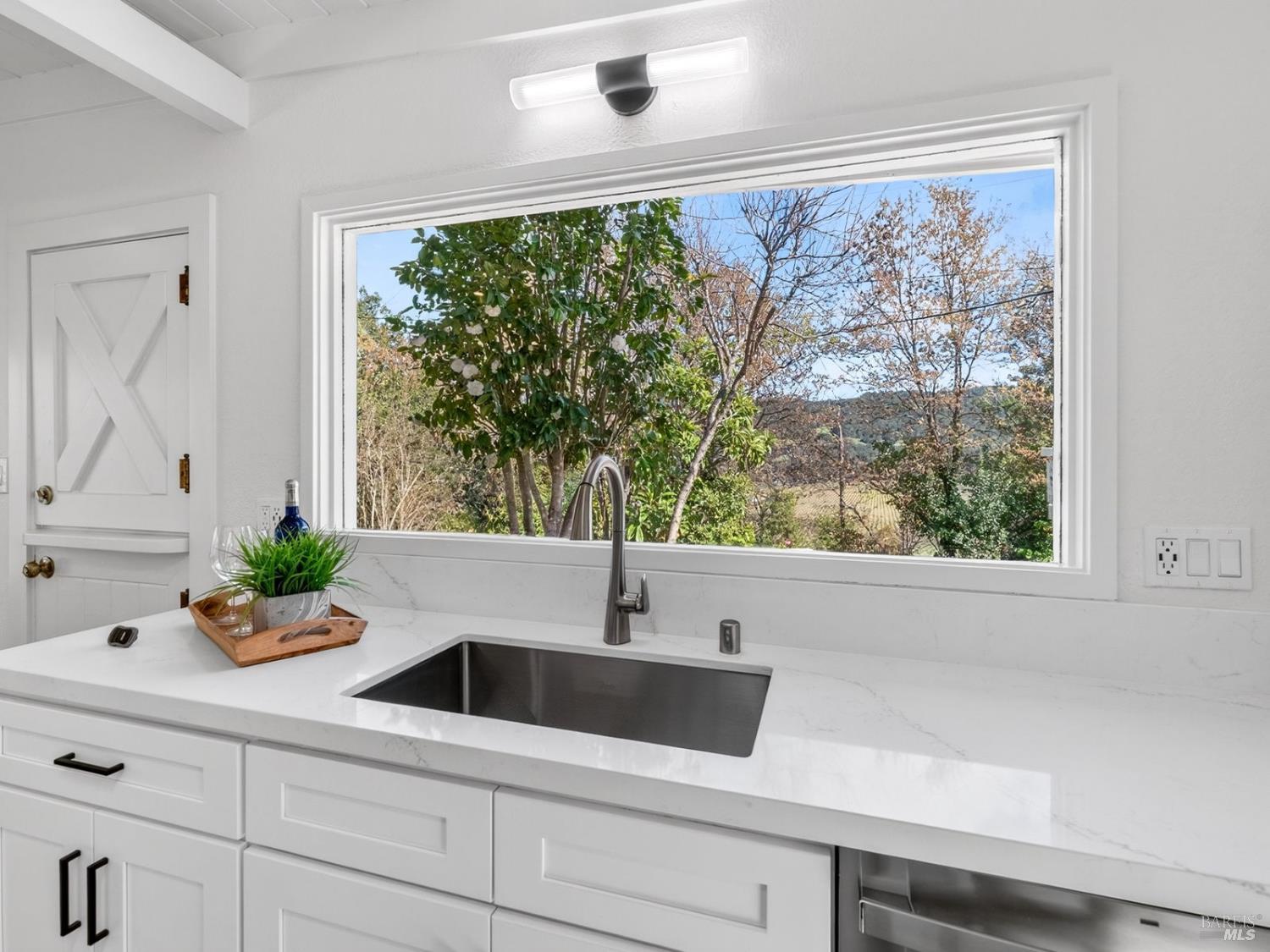 Detail Gallery Image 9 of 44 For 611 Lake St, Cloverdale,  CA 95425 - 3 Beds | 2 Baths