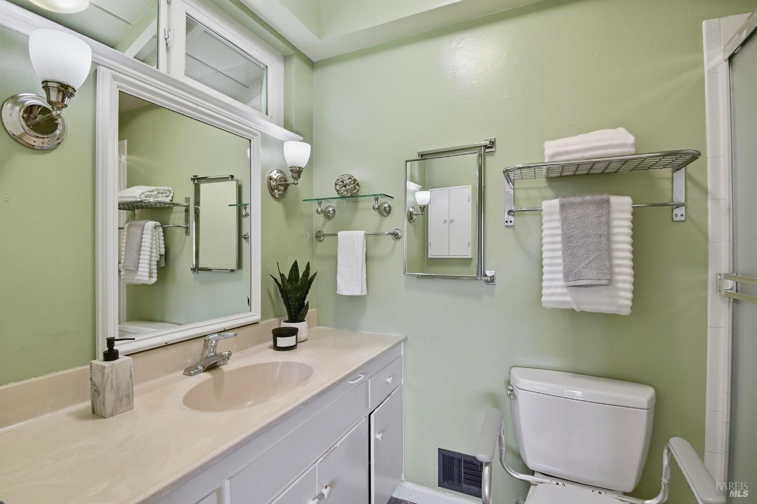 Detail Gallery Image 25 of 33 For 269 Mockingbird Cir, Santa Rosa,  CA 95409 - 2 Beds | 2 Baths
