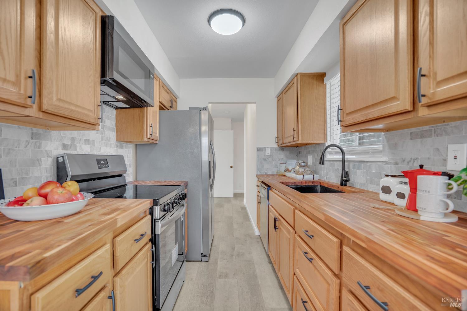 Detail Gallery Image 9 of 27 For 1268 Sereno Dr, Vallejo,  CA 94589 - 3 Beds | 2 Baths