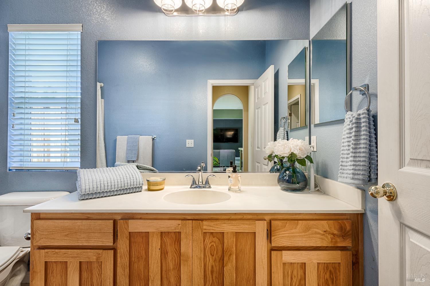 Detail Gallery Image 14 of 45 For 312 Cottage Ct, Cloverdale,  CA 95425 - 4 Beds | 3 Baths