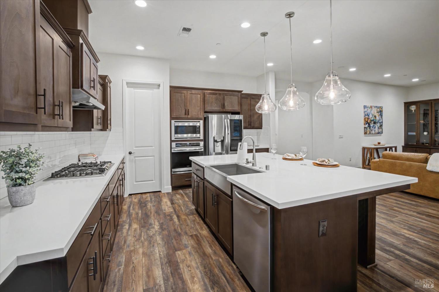 Detail Gallery Image 11 of 67 For 6006 Peacock Ct, Vacaville,  CA 95688 - 3 Beds | 3/1 Baths