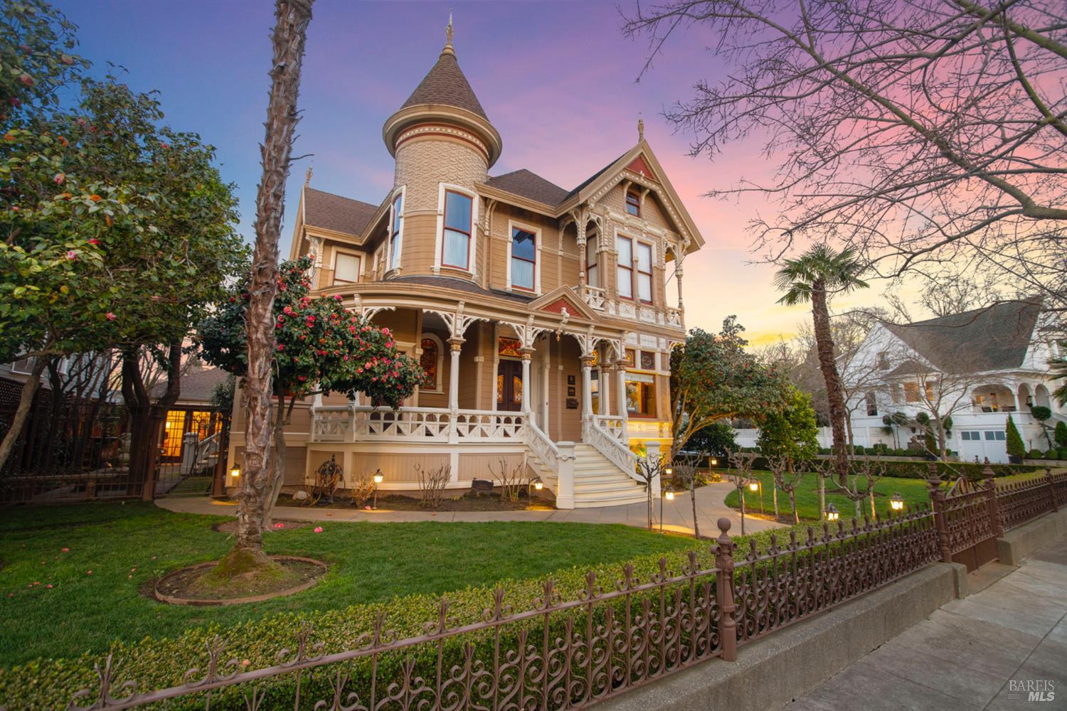 Detail Gallery Image 8 of 77 For 608 Randolph St, Napa,  CA 94559 - 3 Beds | 3/3 Baths