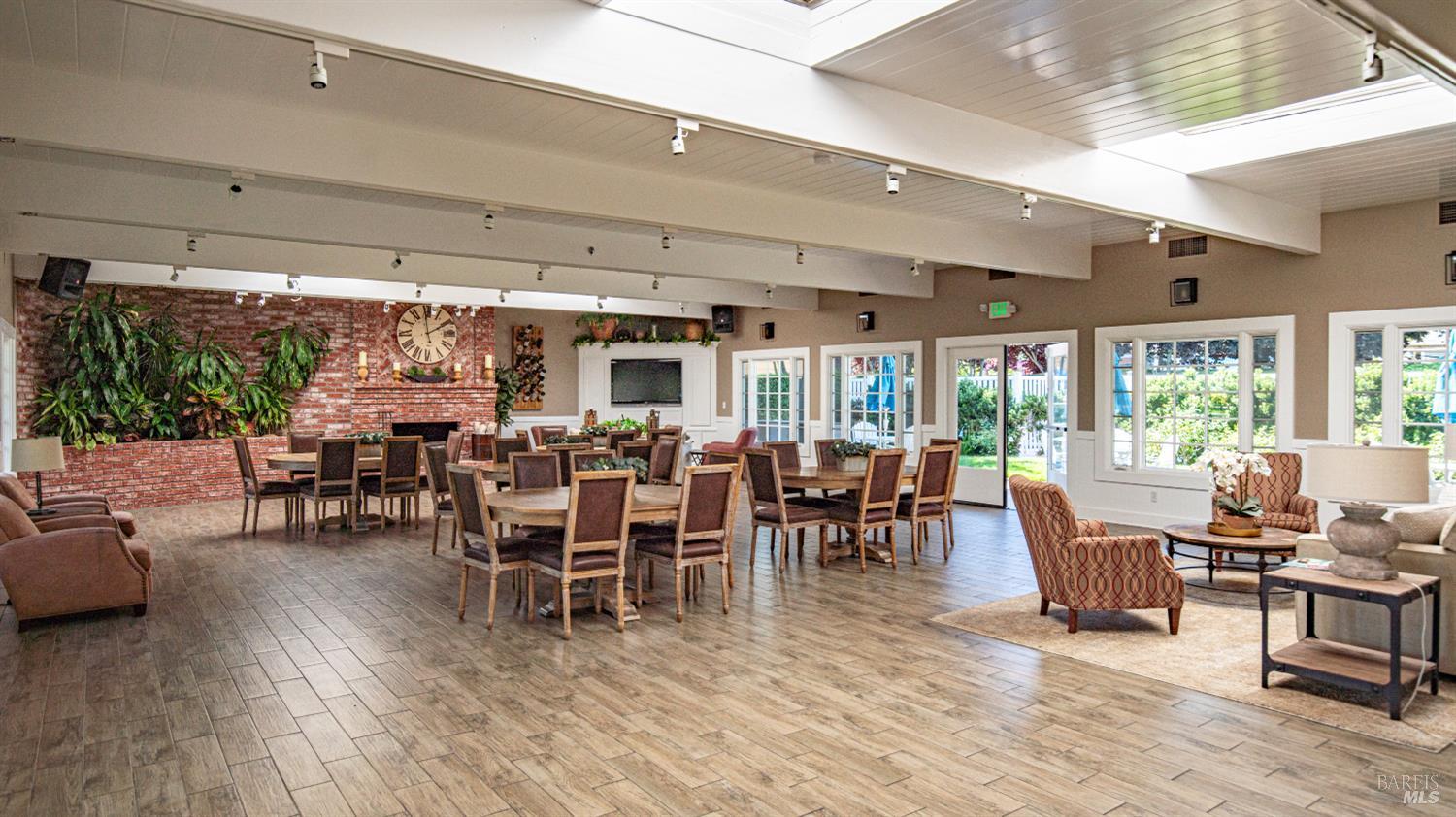 Detail Gallery Image 38 of 43 For 148 Oakwood Dr, Petaluma,  CA 94954 - 2 Beds | 1 Baths