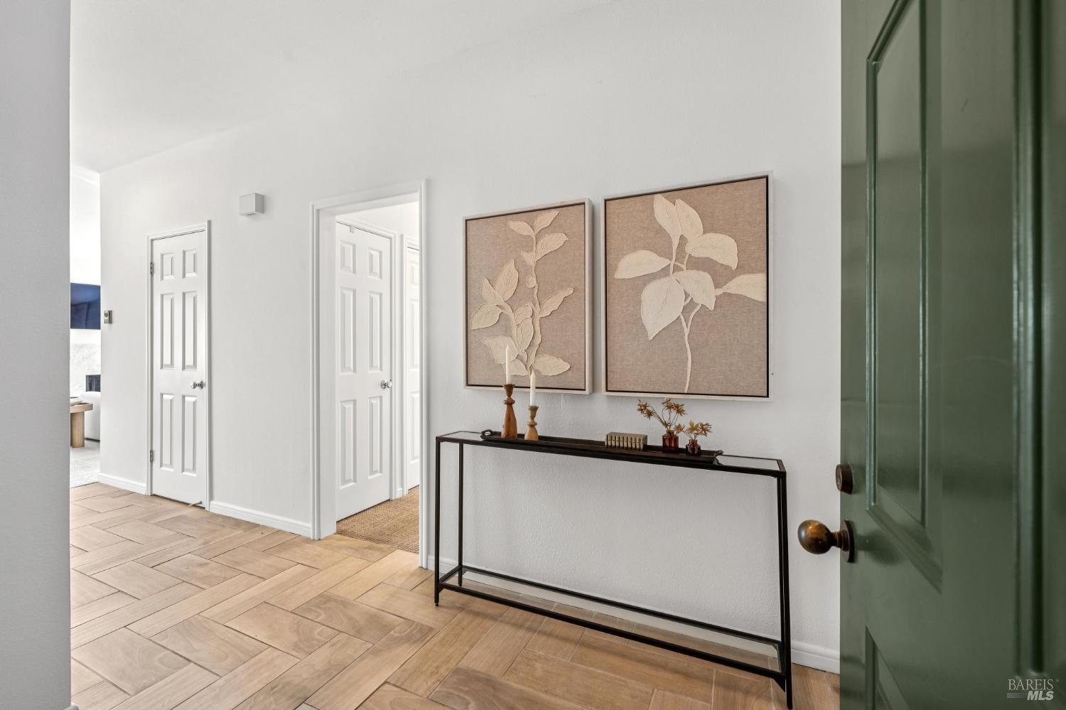 Detail Gallery Image 3 of 45 For 115 Eucalyptus Knoll St, Mill Valley,  CA 94941 - 2 Beds | 2 Baths