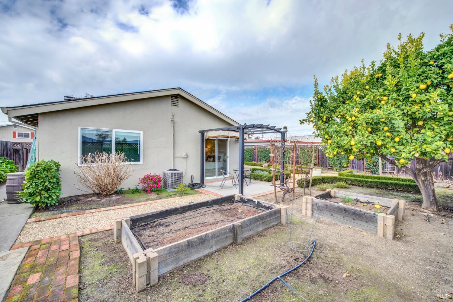 Detail Gallery Image 33 of 39 For 3654 Diablo St, Napa,  CA 94558 - 3 Beds | 2 Baths