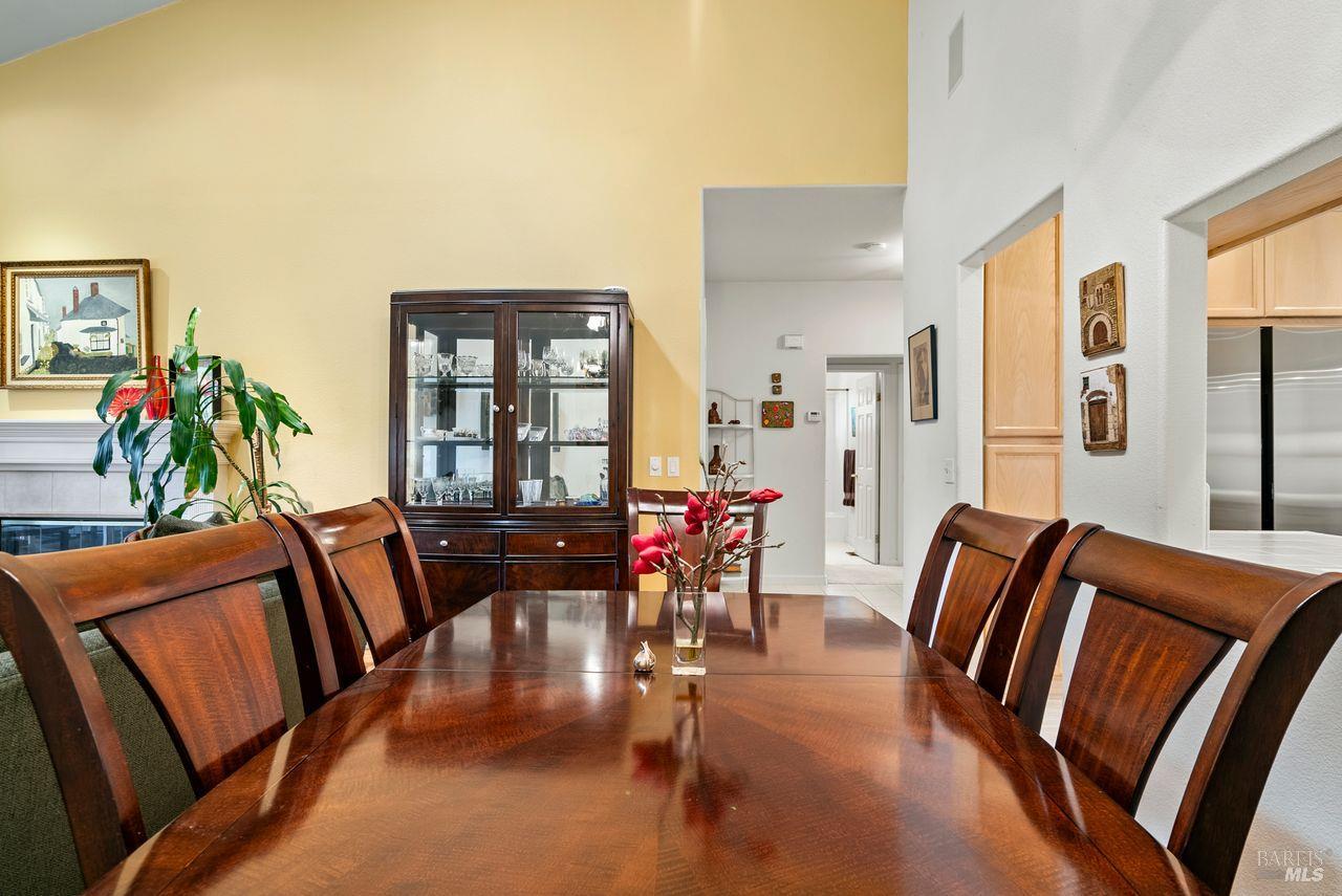 Detail Gallery Image 12 of 42 For 1011 Oak Mesa Dr, Santa Rosa,  CA 95409 - 2 Beds | 2 Baths